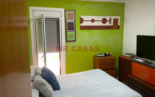 PISO DE 3 HABITACIONES CON PEQUEÑO PATIO